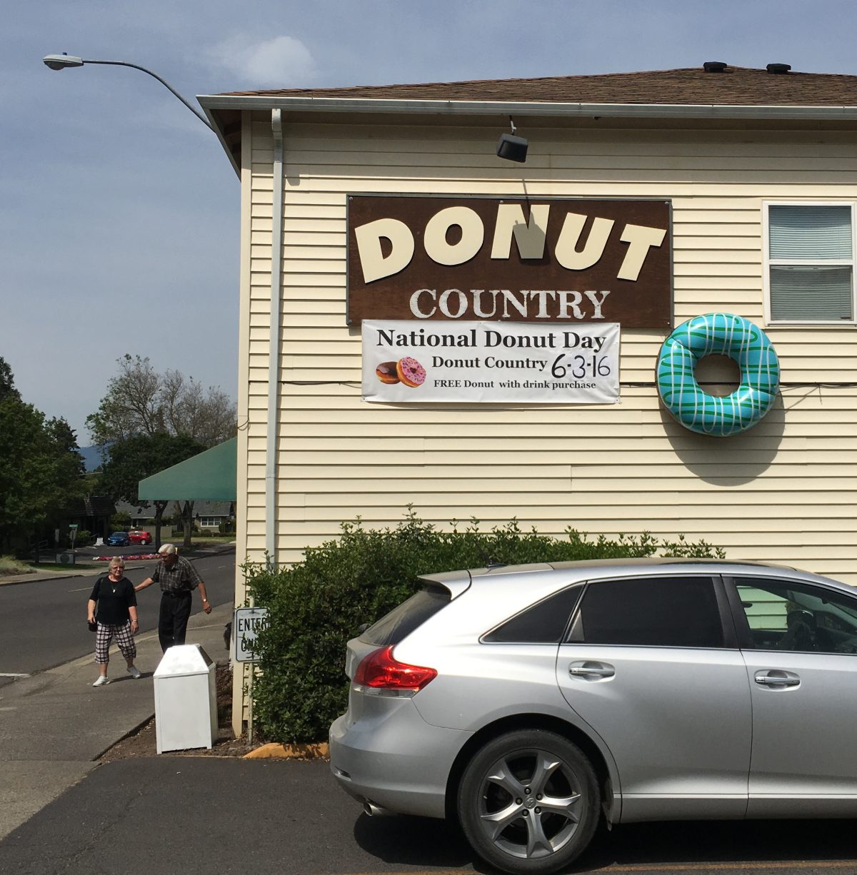 Donut Country, Medford, OR