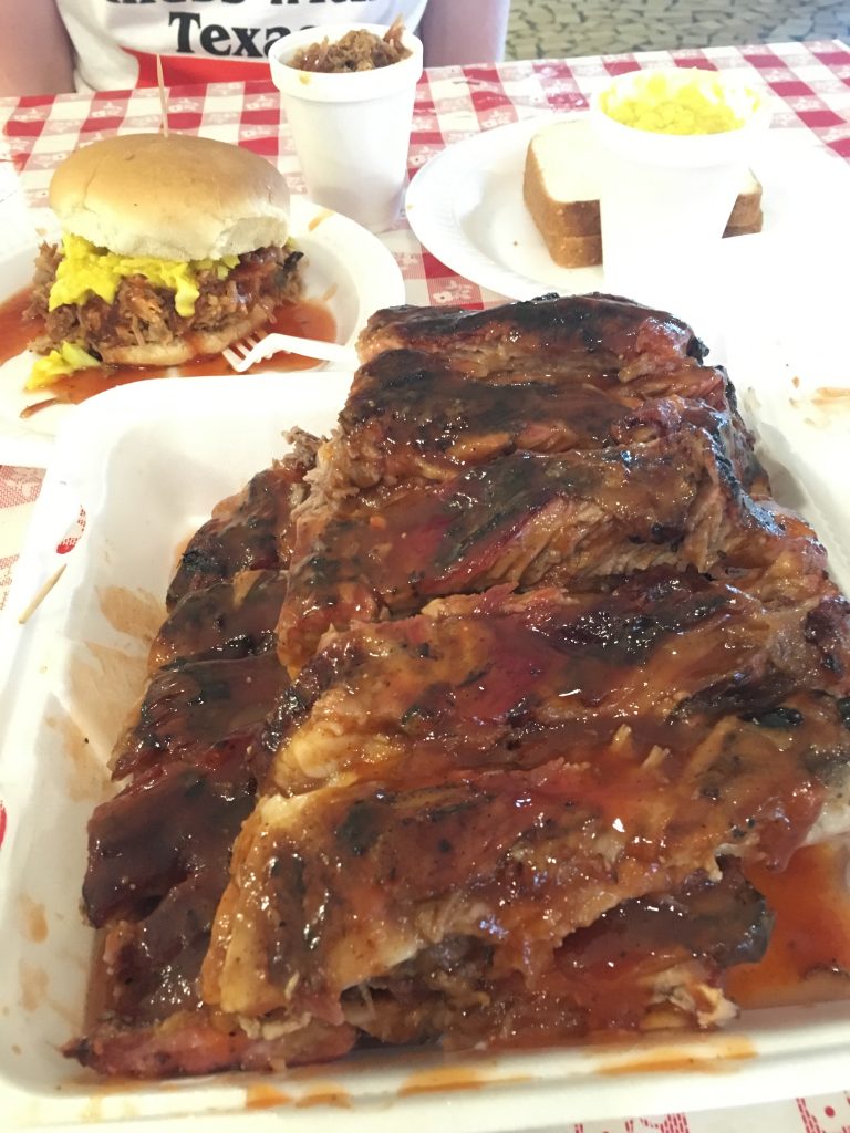 This box is maybe not quite sturdy enough to hold this many ribs. Bread, I see you trying to hide behind the side cup of slaw.